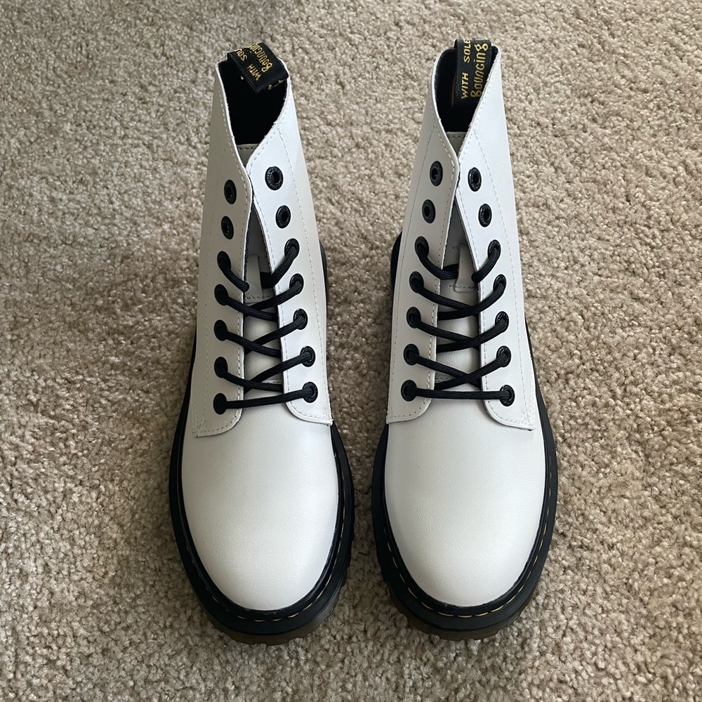 Dr. Martens | AirWair | Womens Sz8 | White Boots